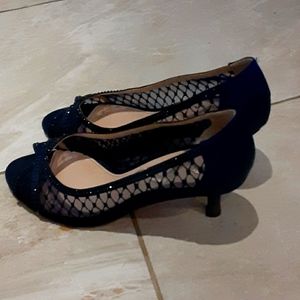 Dark blue mesh heels in great condition.